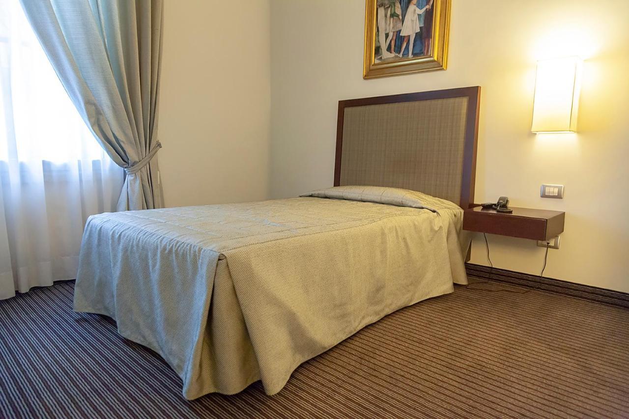 Hotel Dei Gonzaga Reggiolo Buitenkant foto